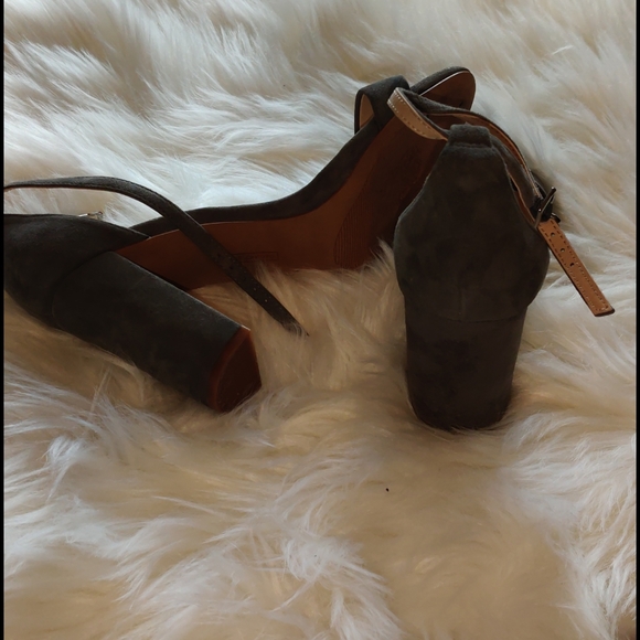 Vince Camuto - Picture 3 of 3